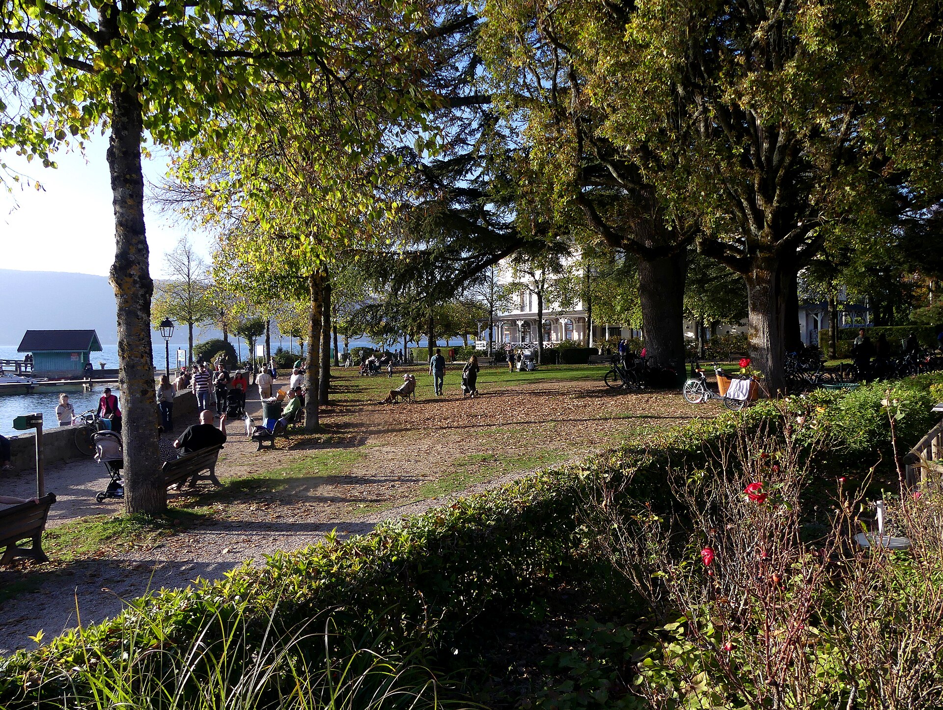 La promenade du lac à Menthon-Saint-Bernard
